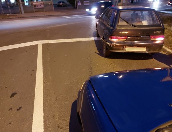 A Korányi Frigyes utcán két személyautó ütközött