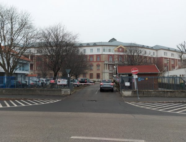 Szombaton is folytatódik a munka a Nagyvárad utcán, a teherkapu be- és kihajtása szünetel a kórháznál