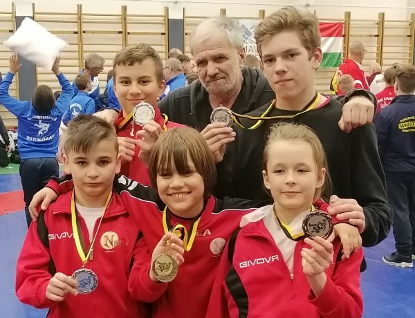 Öt éremmel tértek haza a nyíregyházi birkózók Adácsról, a nemzetközi versenyről 