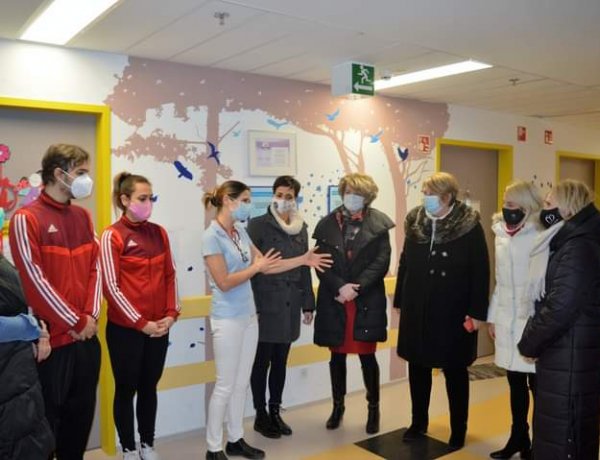 Nyíregyházi Egyetem: Mikuláscsomagok a kórházi gyerekeknek