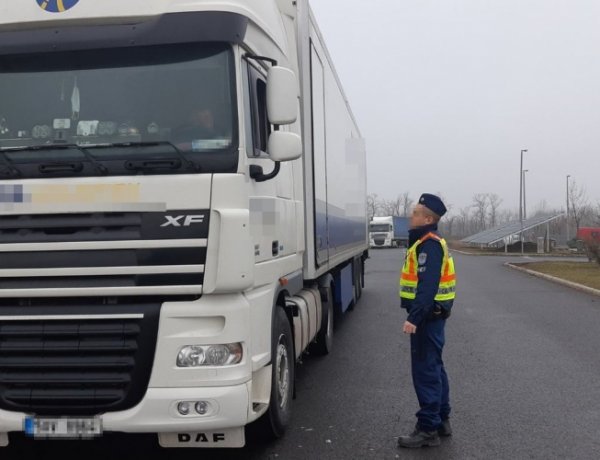 Közel kilencmillió forintos közigazgatási bírságot szabtak ki