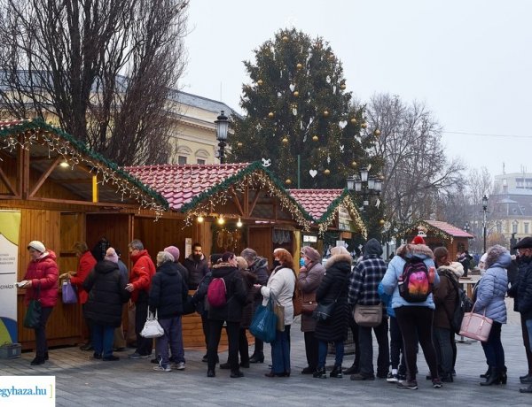 Frissen sült ajándék lapcsánka a Kossuth téren 
