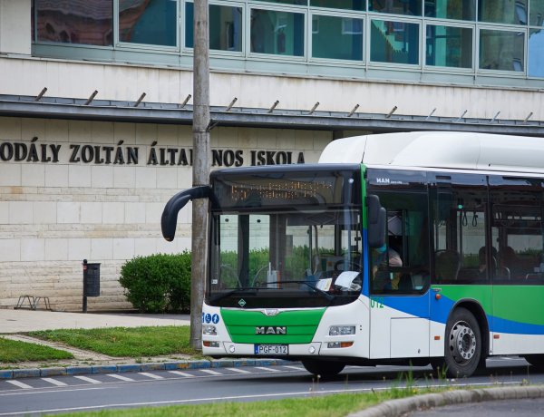 Buszmenetrend – Az adventi, a karácsonyi és a szilveszteri közlekedés is változik