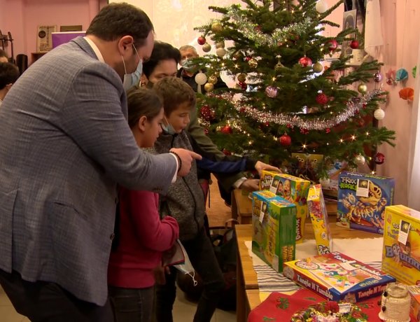 Adományt kaptak a tanodás gyerekek – Egymillió forint értékben hozott játékokat az IKSZ