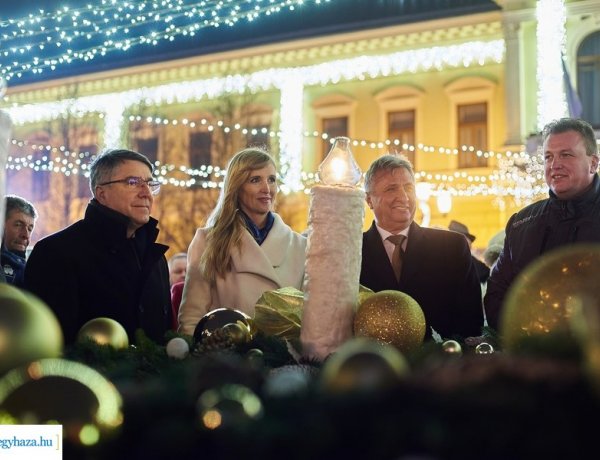 Utolsó hétvége karácsony előtt – Lapcsánkaosztás és gyertyagyújtás