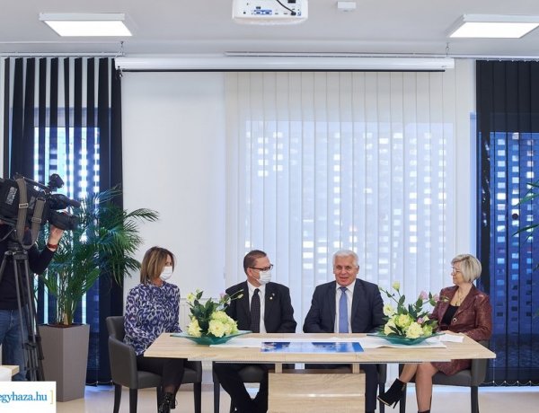 Michelin-adomány: egymillió forint az idősek és fogyatékosok alapítványának