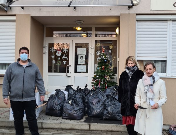 Jótékonykodtak és adományt gyűjtöttek az egyetemen