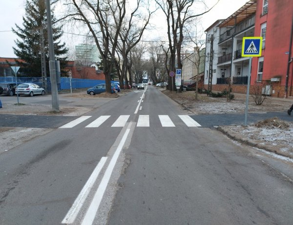 Egy-egy gyalogátkelőhelyet alakítottak ki az Árok és a Szabolcs utcán