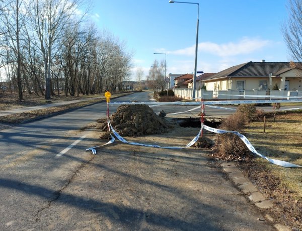 Ivóvízcső-törés történt a 4-es Huszárok útjánál