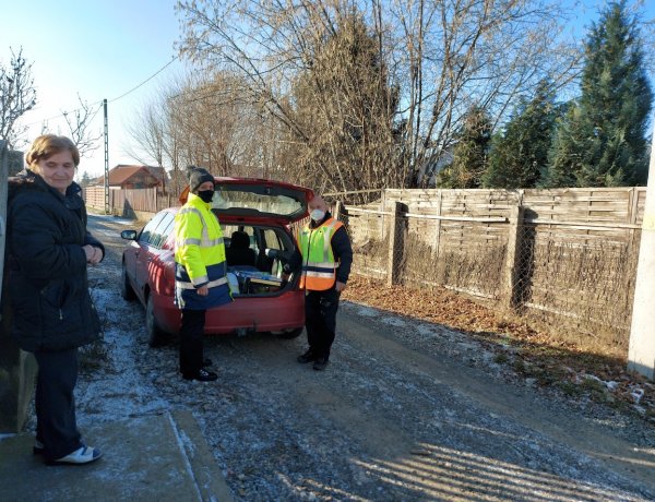 A Borbányai Polgárőr Egyesület adományokat osztott a rászorulóknak a városrészben