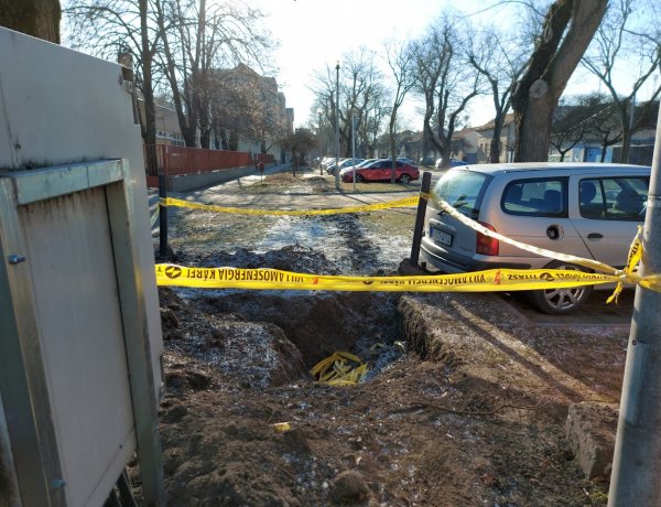 A Búza téren, az Új utcán és a Búza utcán új kapcsolószekrényeket helyeztek el az E.ON munkatársai