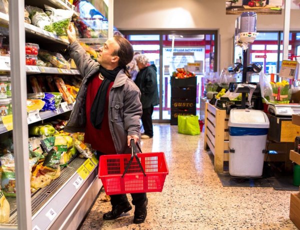 SZÉP-kártya: Bővül a kör, februártól élelmiszert is lehet vásárolni