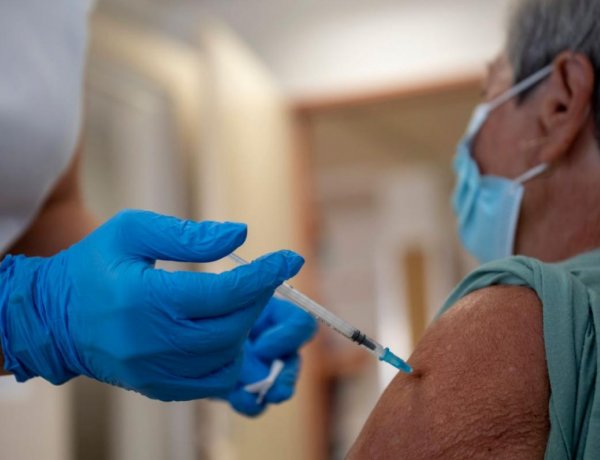 Dömötör Csaba: az oltás jelenti a megoldást a védekezésben