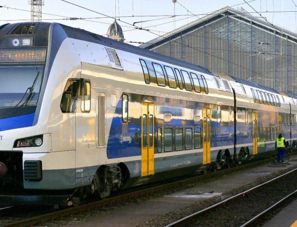 Eddig még elfogadják a vonatokon és a helyközi buszokon a decemberi bérleteketet