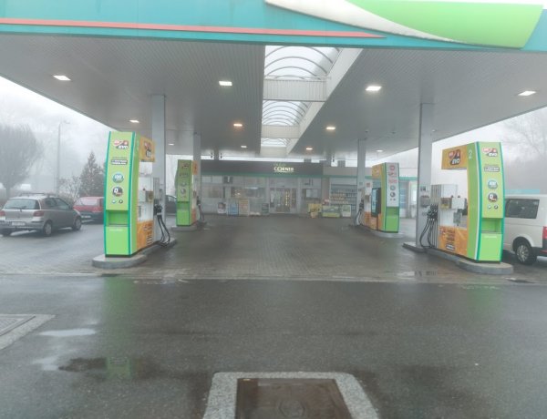 Mikrochip-leolvasó működik a nap 24 órájában a Széna téri benzinkúton