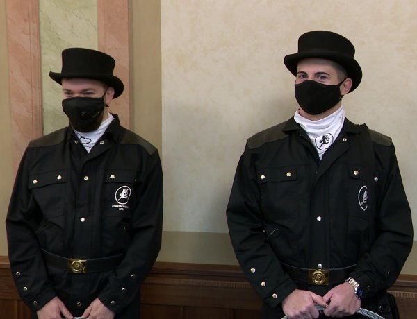 Hagyomány: a Megyeházán és a Városházán is jókívánságokat és szerencsét hoztak a kéményseprők