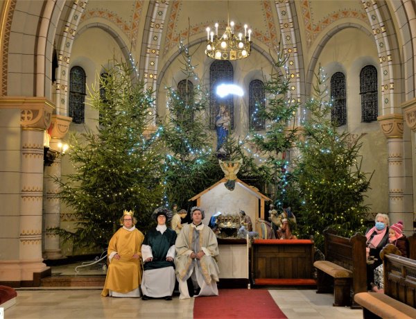 Vízszentelés szertartása a társszékesegyházban