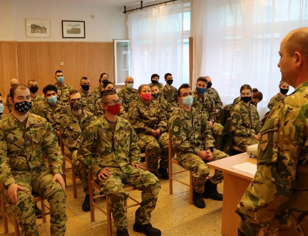 Tartalékos katonák vonultak be a Damjanich laktanyába