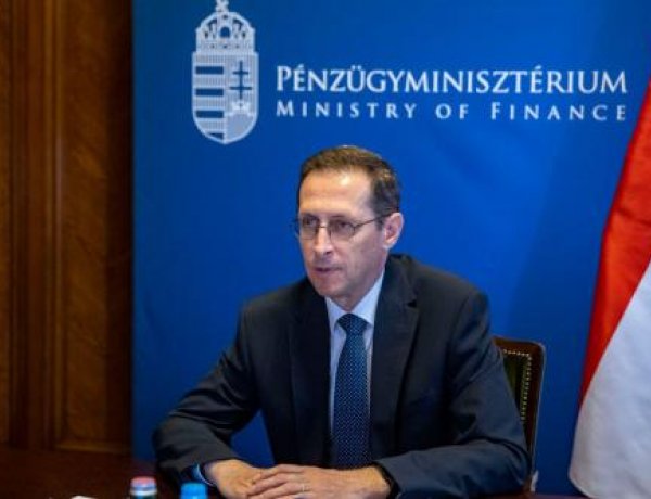Varga Mihály: idén januárban 1500 milliárd forinttal csökkentettük az adókat