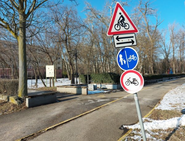 Rongálás: táblákat hajlítottak el a Sóstói úton és a Stadion utcánál