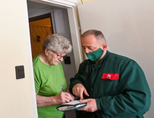 Zsigó Róbert: Már utalják és kézbesítik az emelt összegű nyugdíjat