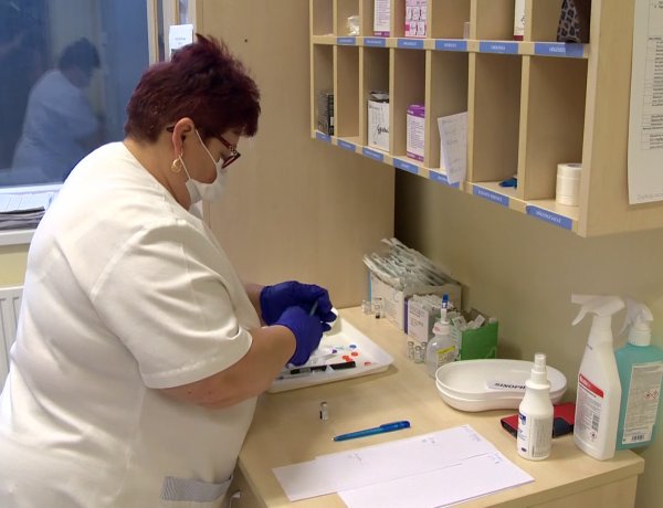 Változnak a járványügyi szabályok – Rövidebb karantén és oltási igazolvány februártól