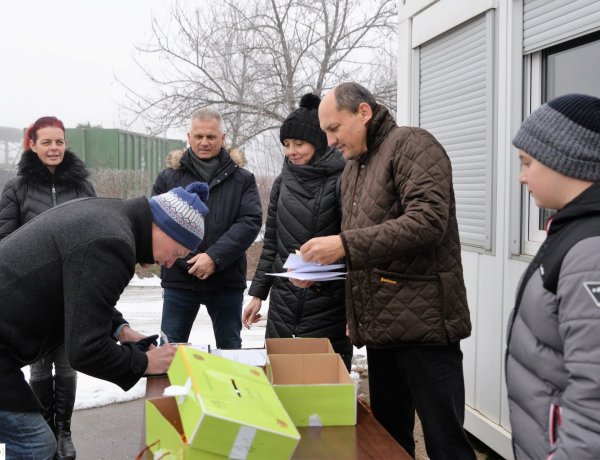 Kisorsolták a nyerteseket – Több mint 300 fenyőt adtak le a hulladékudvarokban