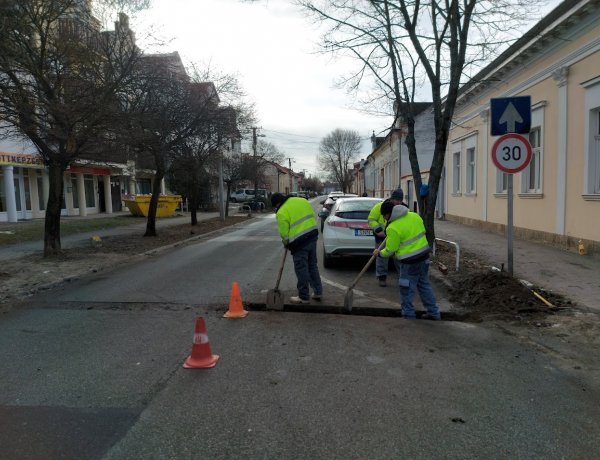 Forgalomkorlátozás mellett helyreállítási munkálatokat végeznek az Új utcán