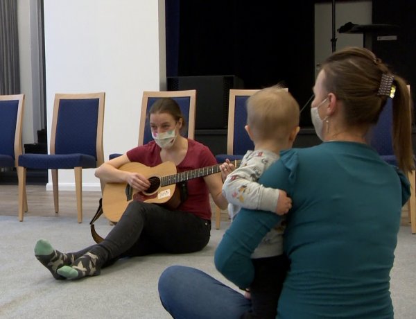 Ringató: Kosik Anita zenés gyermekfoglalkozása a Szindbádban