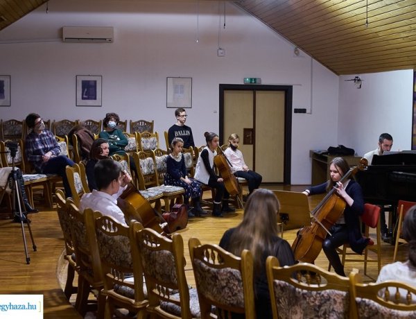 Zártkörűen zajlanak a félévi meghallgatások és hangversenyek a Vikár Sándor Zeneiskolában