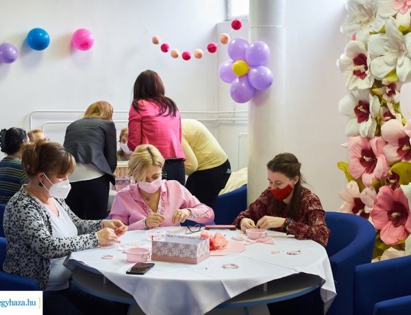 Mályvavirág – A pandémia ellenére is megszervezték a méhnyakrák elleni védekezés hetét
