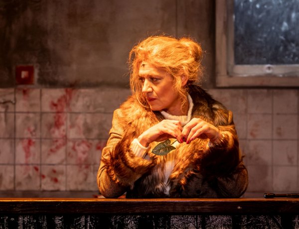 Szabó Márta allegorikus orosz és fordulatokkal teli angol darabban szerepel