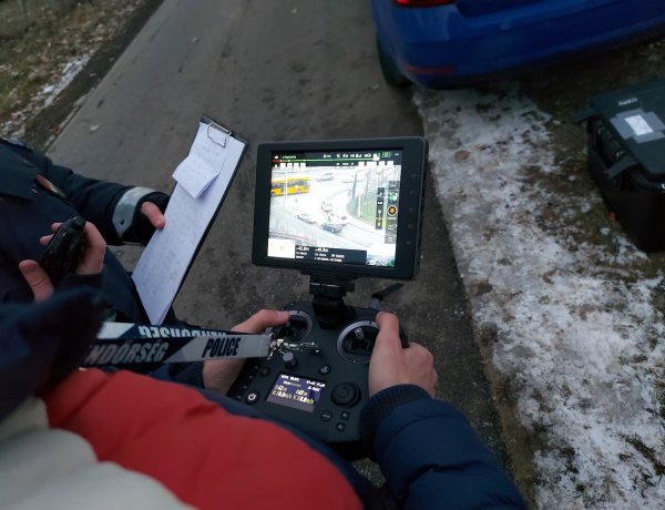 Légtérből ellenőrzi az autósokat a rendőrség, a hatóság ott is jelen van, ahol nem láthatják az autósok