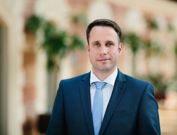 Dömötör Csaba: Februárban kapják vissza a családok az szja-t, jön a 13. havi nyugdíj és érkezik az emelt minimálbér