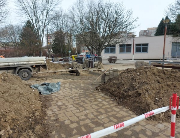 A Fazekas János téren a Nyírtávhő helyreállította az eltört vezetéket