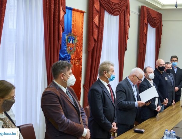 Eskütétel a városházán – Hétfőn megalakult két választókerületi választási bizottság