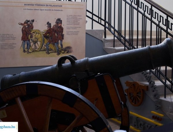 Rézágyú, pipa és egyéb relikviák – Megnyílt a Lészen ágyú – Gábor Áron rézágyúja kiállítás