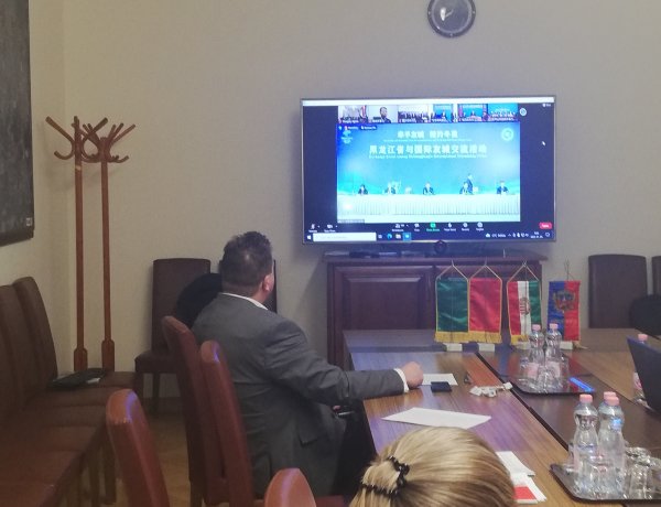 A téli olimpia hidat jelent Heilongjiang és a nemzetközi testvérvárosok között