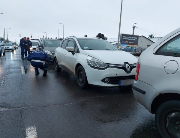 Ráfutásos baleset történt szerdán reggel az Orosi úton