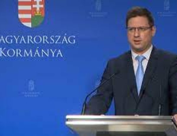 Gulyás Gergely: tovább lesz érvényes a védettségi igazolvány