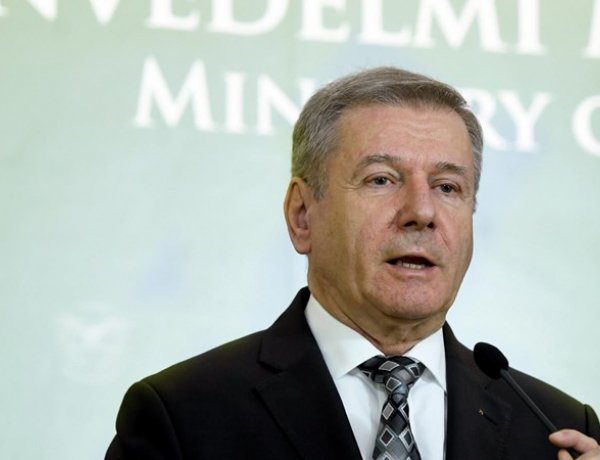 Benkő: A tíz százalékkal emelt illetmény után nemsokára a hathavi fegyverpénz is érkezik a katonáknak