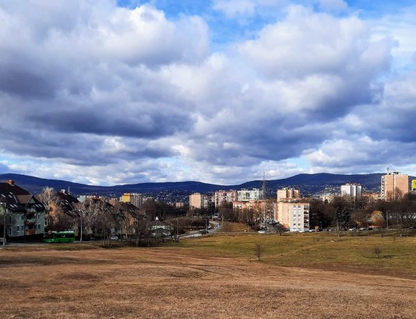 Felhőket kerget a Nap, kora tavaszias időnk lesz