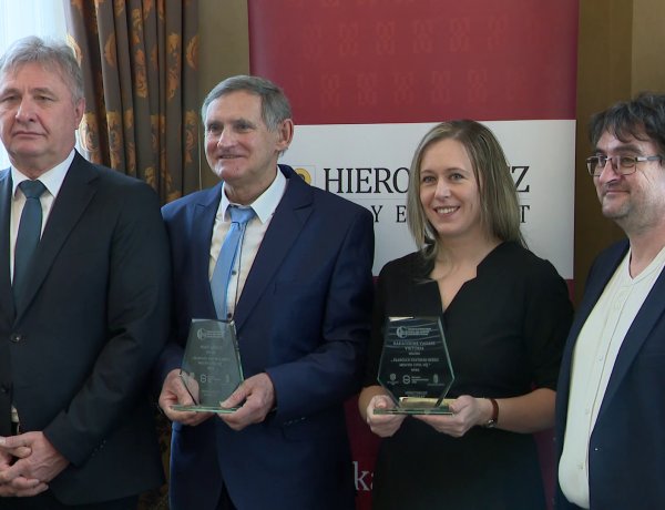 Elismerés a civileknek