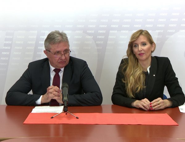 A kormányzat figyel a nyugdíjasokra, érkezik a 13. havi nyugdíj – Nyíregyháza FIDESZ-KDNP-s országgyűlési képviselőinek sajtótájékoztatója