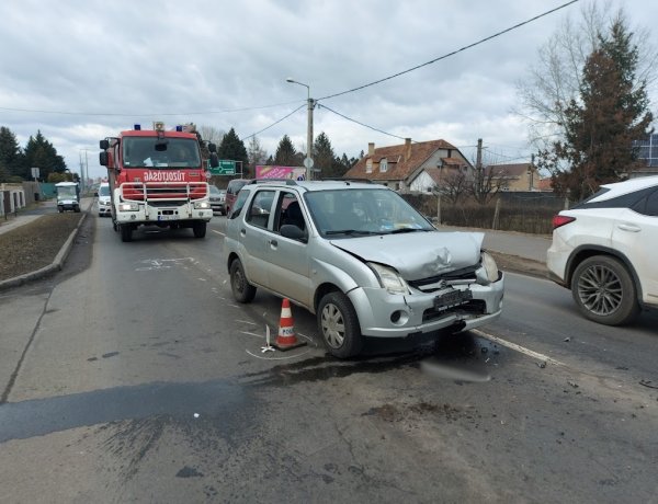 Két autó ütközött a Kállói úton, a vétlen járműben egy személy megsérült