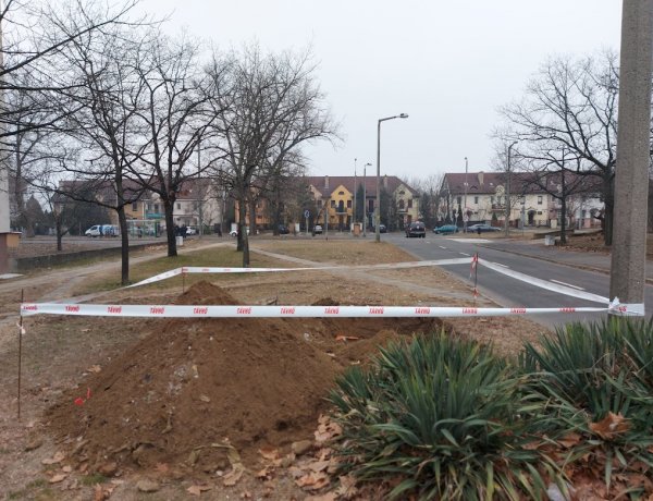 Karbantartási, helyreállítási munkálatokat végez a Nyírtávhő a Korányi közben