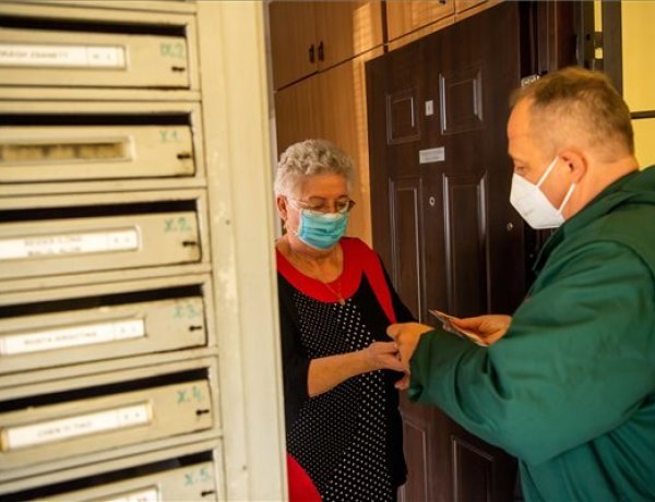 Közgazdász: Nem kölcsönből ad az állam a gyermekeseknek és a nyugdíjasoknak