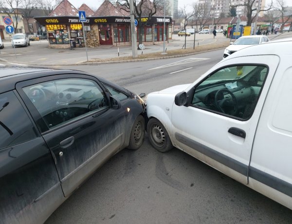 A Búza téren történt karambol hétfőn reggel