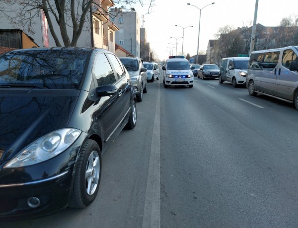 Két jármű ütközött a Mező utcán