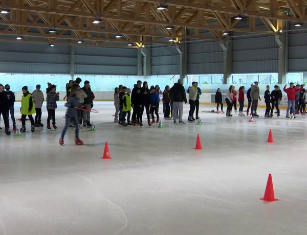 Sportverseny – Harmadik alkalommal adott otthont ügyességi csapatversenynek a Városi Jégpálya